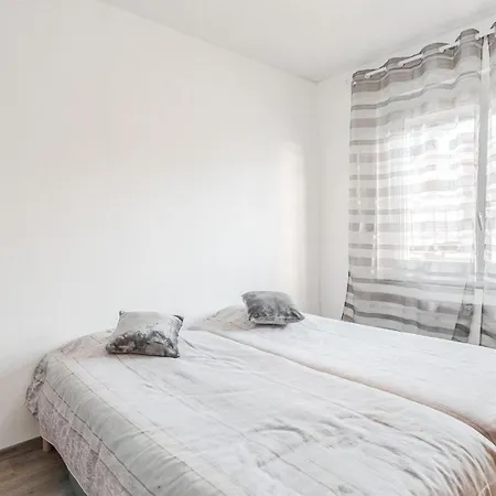 Beautiful Home In Royan With Wifi * 로양